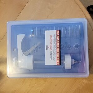 Cookie Press with Decorating Tips